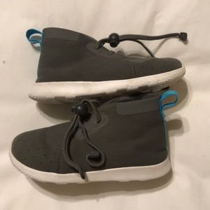 Native boys 9 booties GRAY